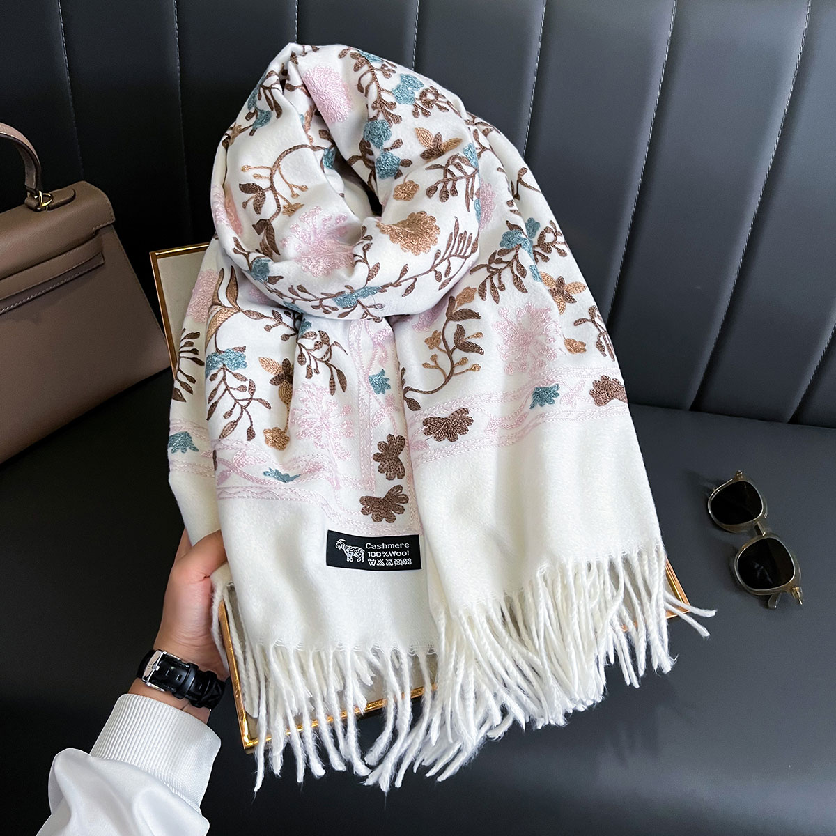 新しい冬暖かいカシミヤスカーフ女性のための刺繍パシュミナ毛布 - Woven Scarf Blanket のレビューと価格