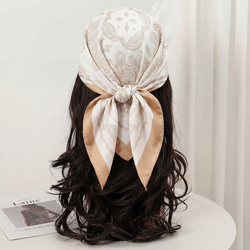 ヴィンテージベージュペイズリープリントスクエアスカーフサテン - Silk Neck Scarf のレビューと価格