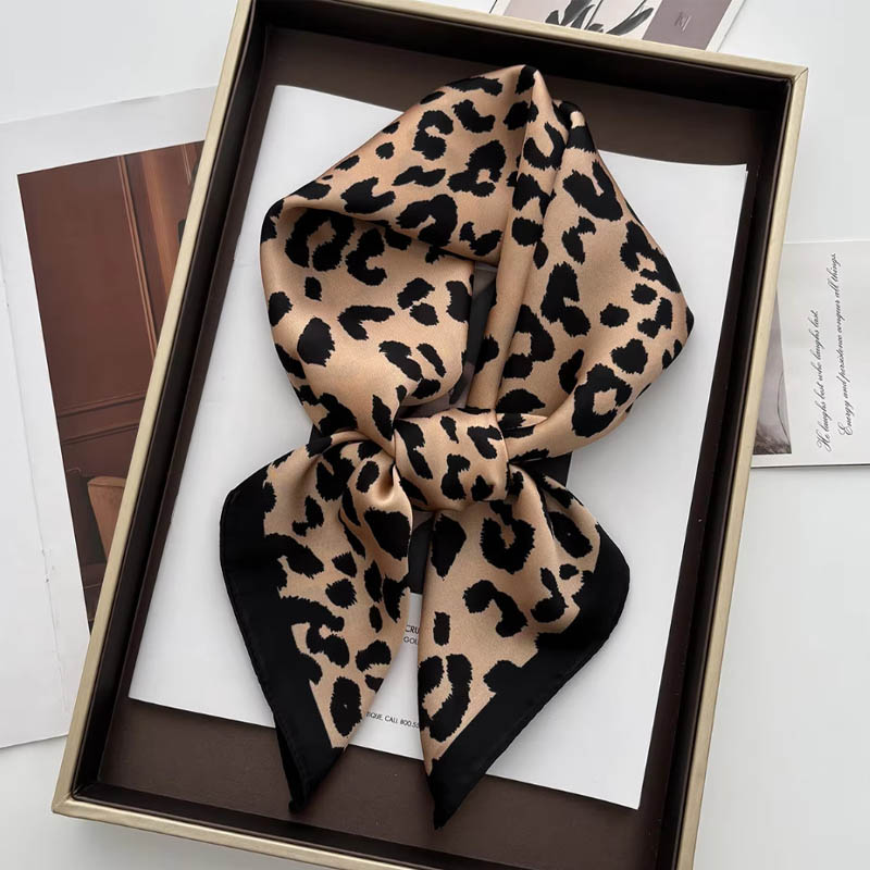 高級ヒョウ柄女性サテンネックスカーフスクエアヘアスカーフスカ - Ascot Neck Scarf のレビューと価格