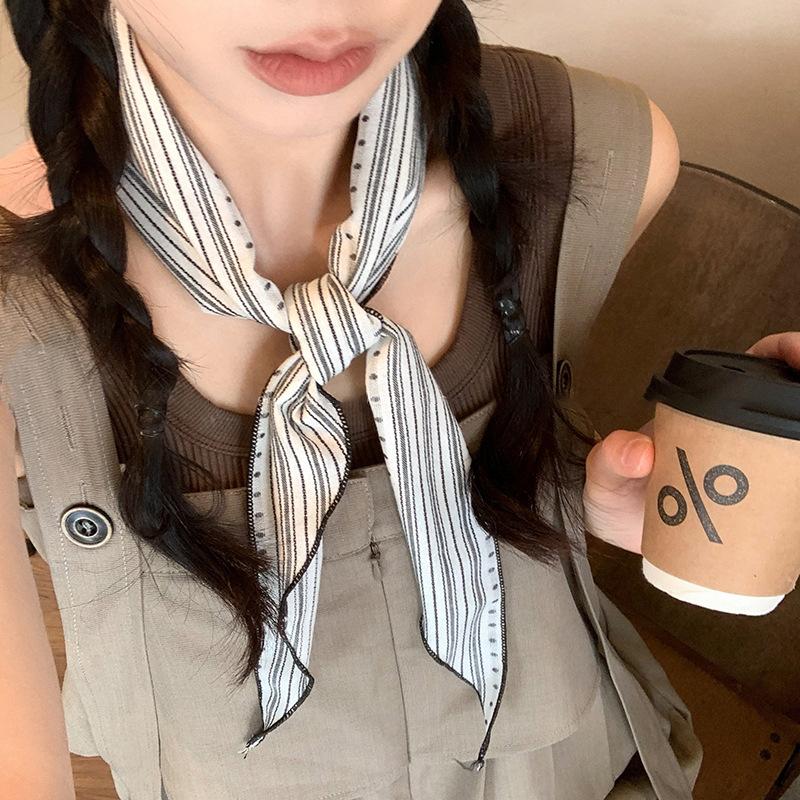 コットンリネントライアングルスカーフ カシューフローラルプリ - Bandana Cotton のレビューと価格